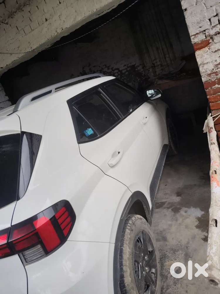 Hyundai Venue Petrol Manual 2024