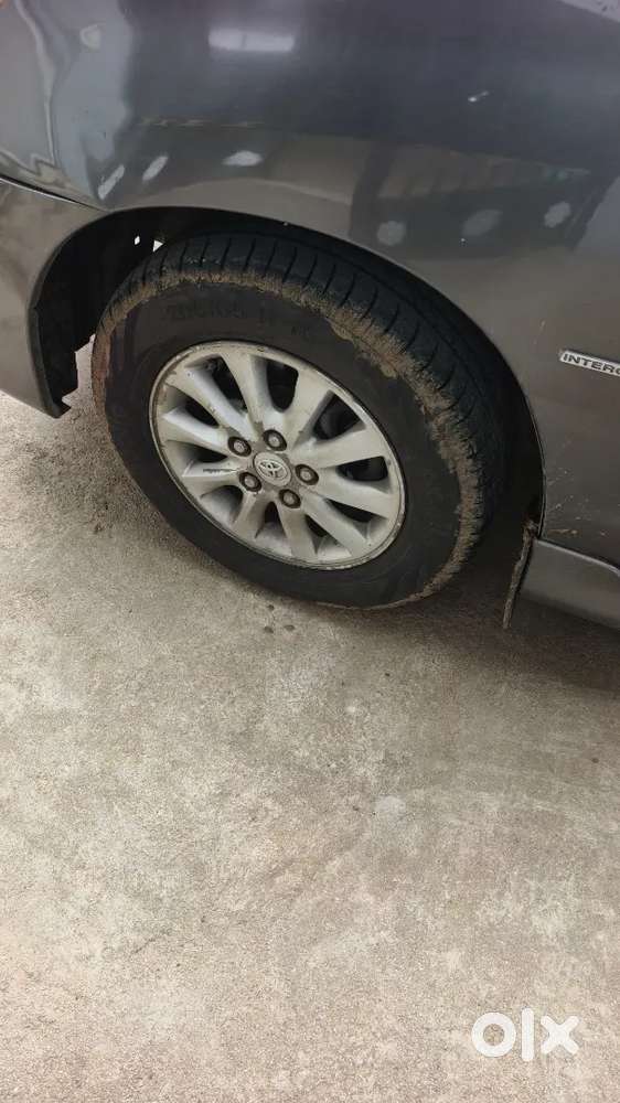 Toyota Innova 2.5 V 7 2012
