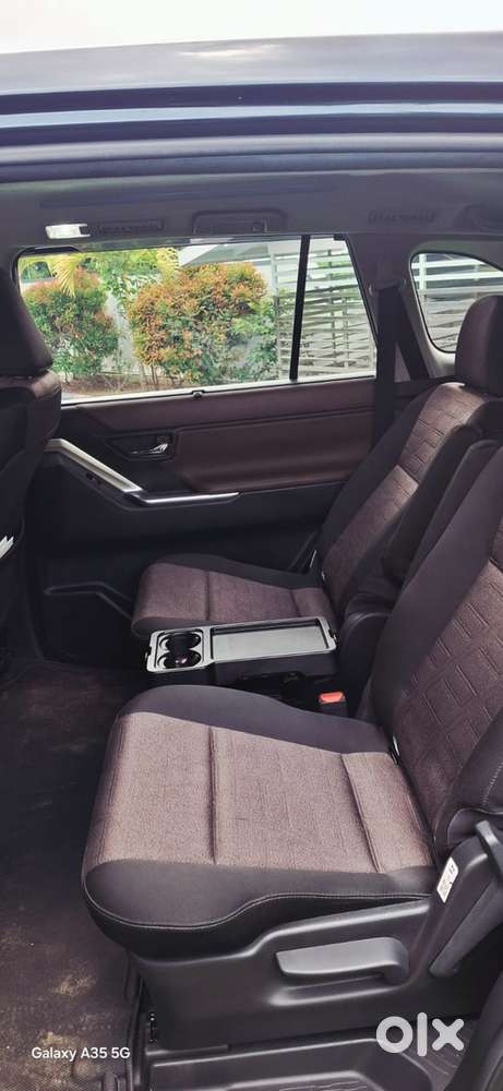 Toyota Innova Hycross (color: Blackish Ageha Gf) Petrol Good Condition