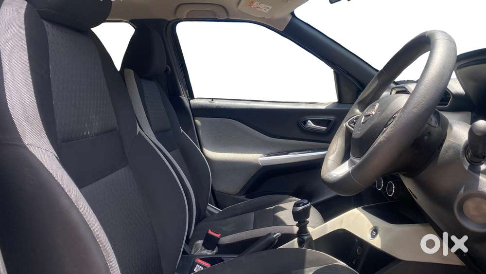 Nissan Magnite 1.0 Xv, 2022, Petrol