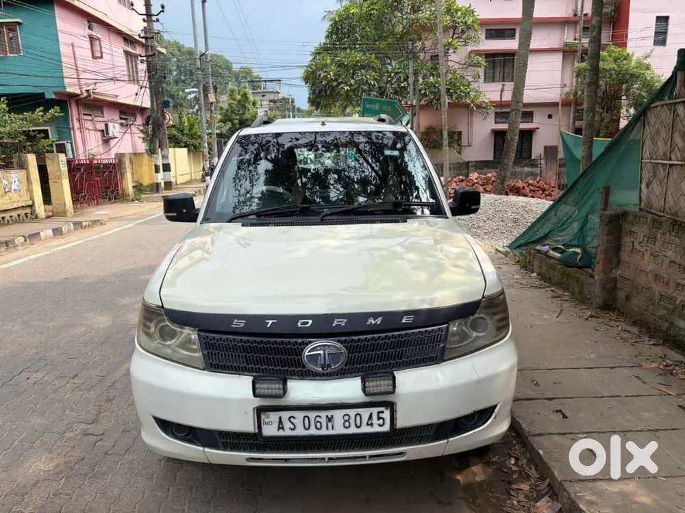 Tata Safari Storme 2013