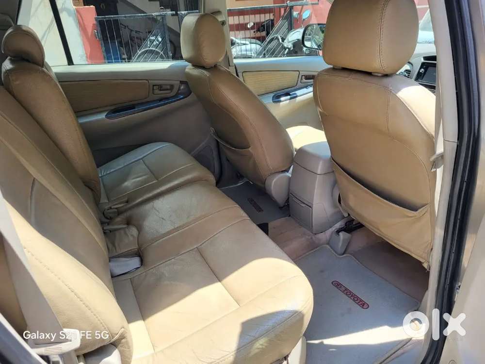 Toyota Innova 8 Seater Diesel 2011