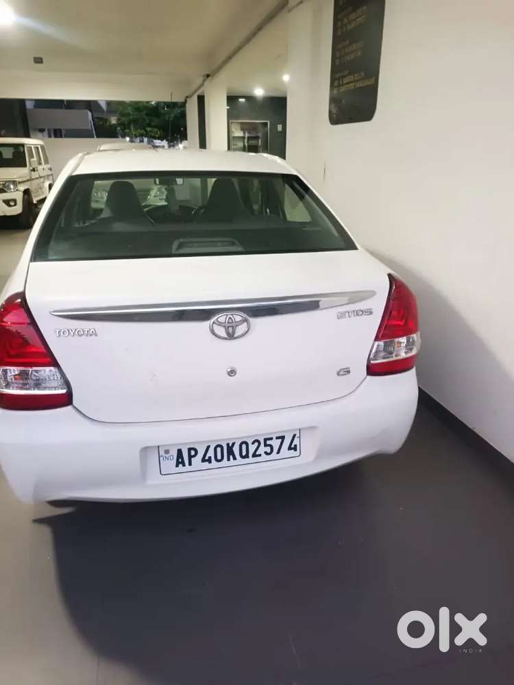 Toyota Etios [2010-2012] Petrol