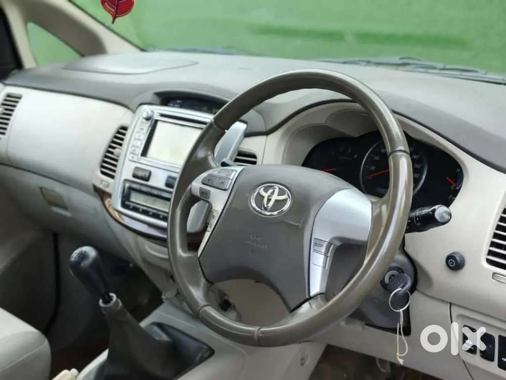 Toyota Innova 2.5 V 2012