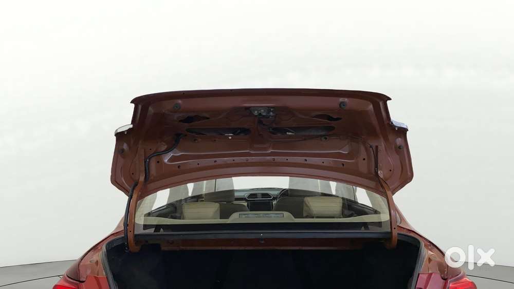 Maruti Suzuki Swift Dzire Zxi + Amt, 2017, Petrol