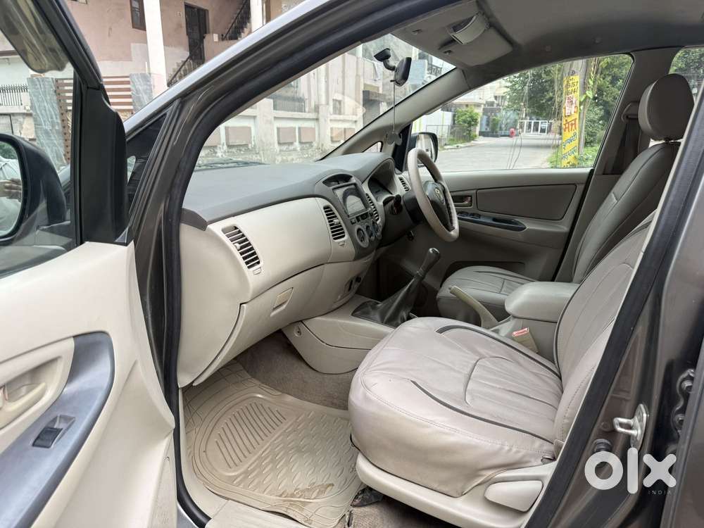 Toyota Innova 2.5 G4 Diesel 8-seater, 2010, Diesel