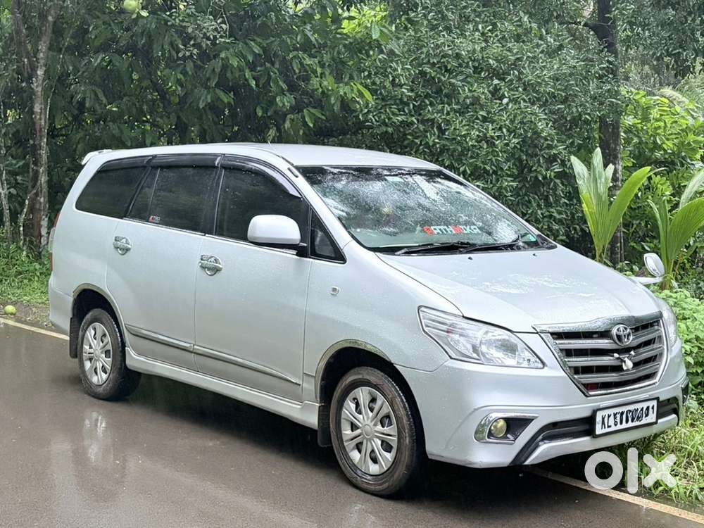 Toyota Innova 2012 Diesel 230000 Km Driven