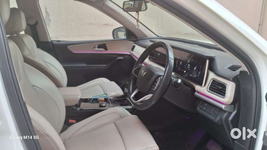 Mahindra Xuv700 2.0 Ax 7 Petrol At Luxury Pack Str, 2023, Petrol