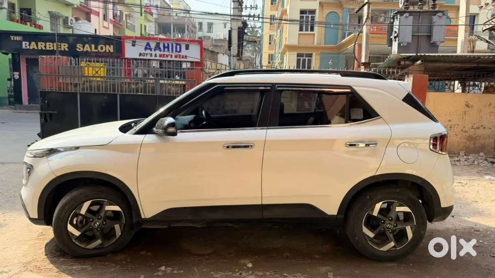 Hyundai Venue 6 Petrol Well Maintained