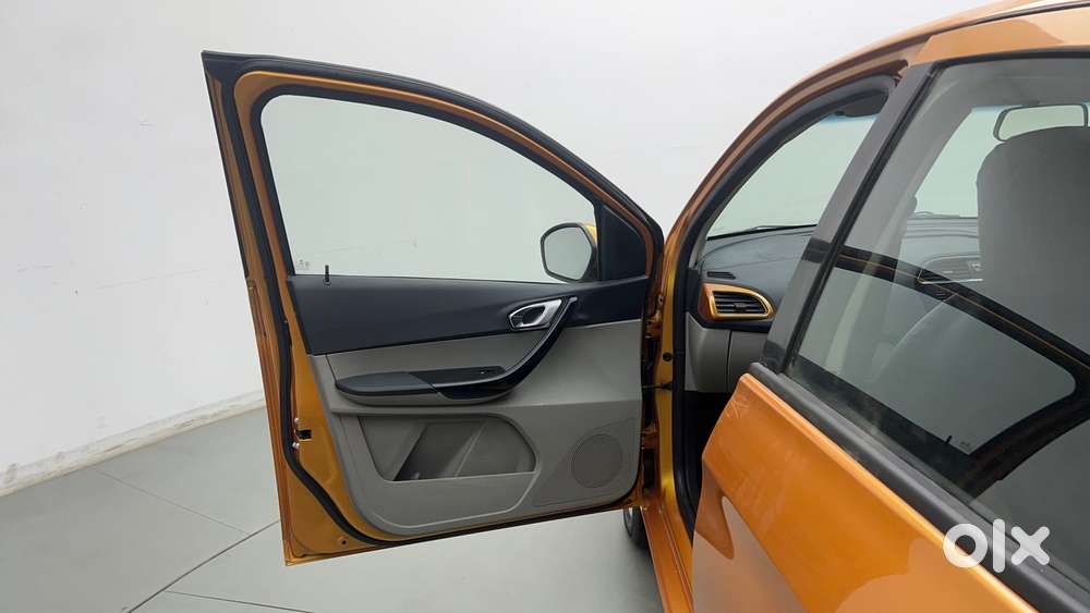 Tata Tiago Xza, 2017, Petrol