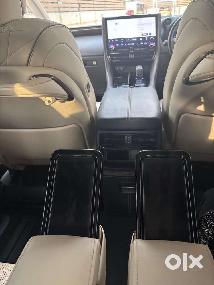 Toyota Vellfire Vip – Executive Lounge, 2024, Petrol