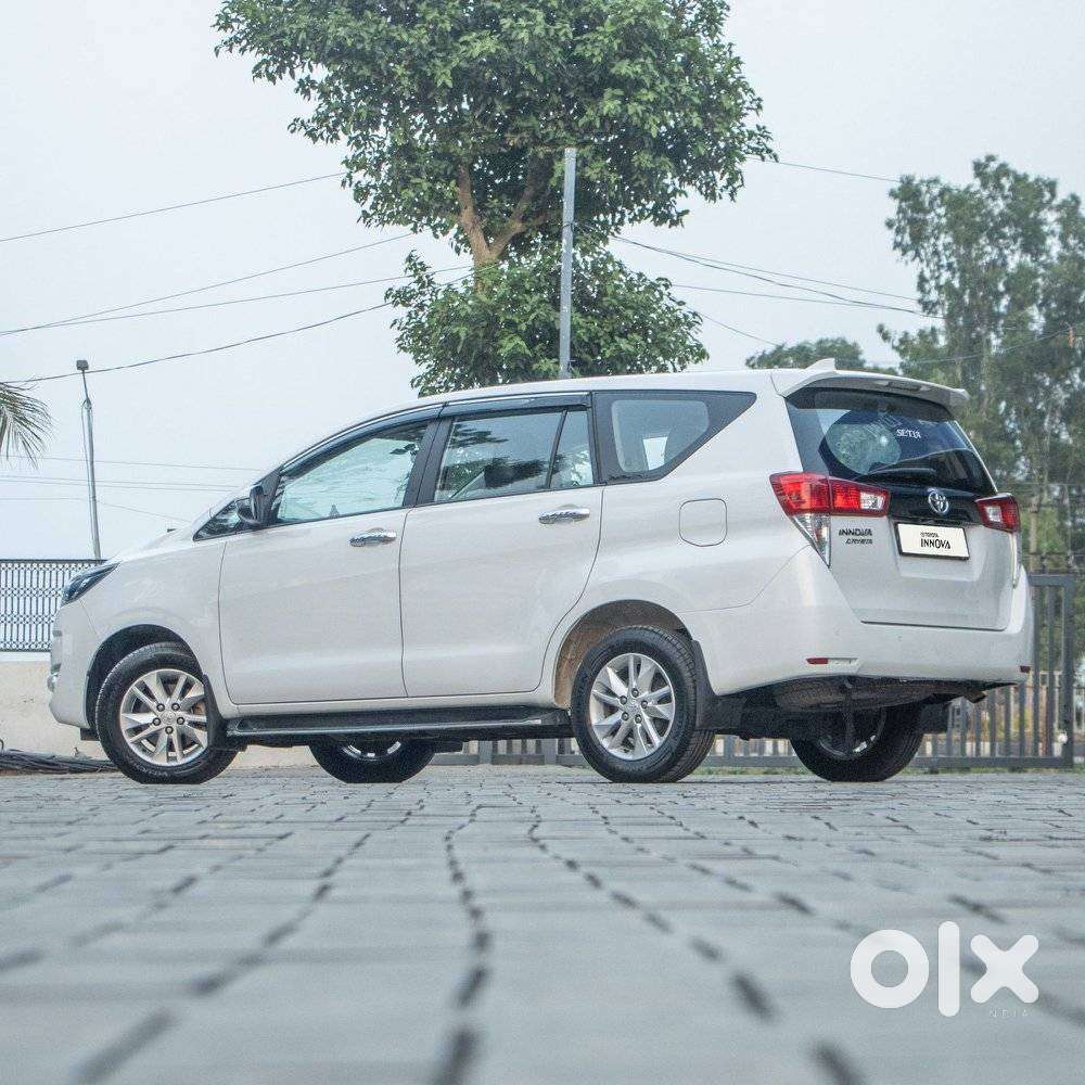 Toyota Innova Crysta 2.4 G Mt, 2023, Diesel