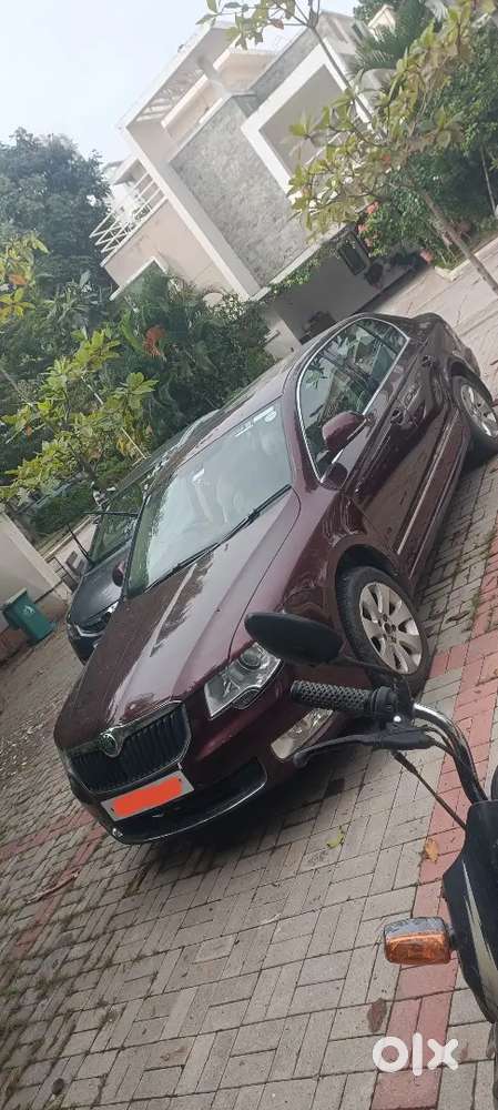 Skoda Superb 2010 Petrol 60000 Km Driven