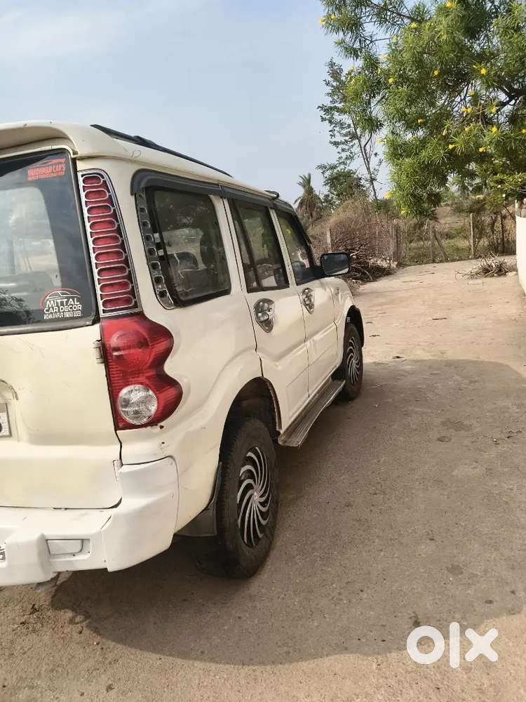 Mahindra Scorpio 2010 गाड़ी में कोई काम नहीं है