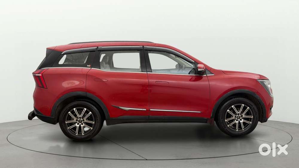 Mahindra Xuv700 2.0 Ax 7 Petrol Mt Str, 2021, Petrol