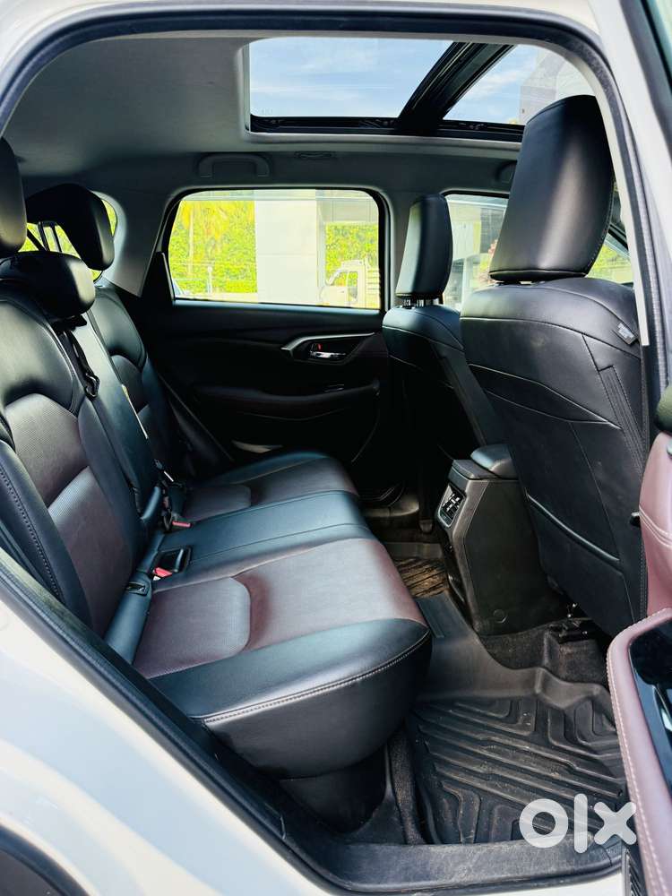 Maruti Suzuki Grand Vitara 1.5 Alpha Smart Hybrid Dual Tone, 2023, P..