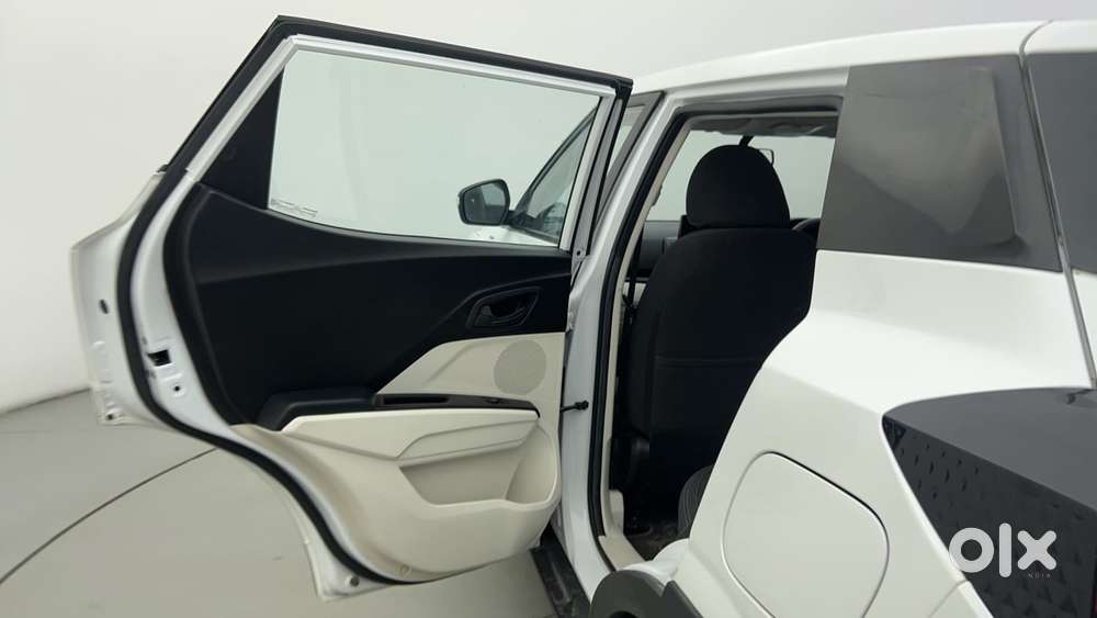 Mahindra Xuv 3xo Ax5 Pm At, 2024, Petrol