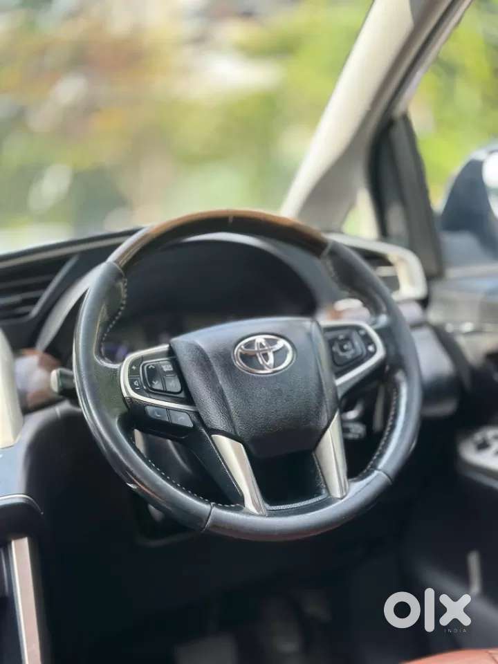 Toyota Innova Crysta 2.8 Zx At 7 Seater, 2016, Diesel
