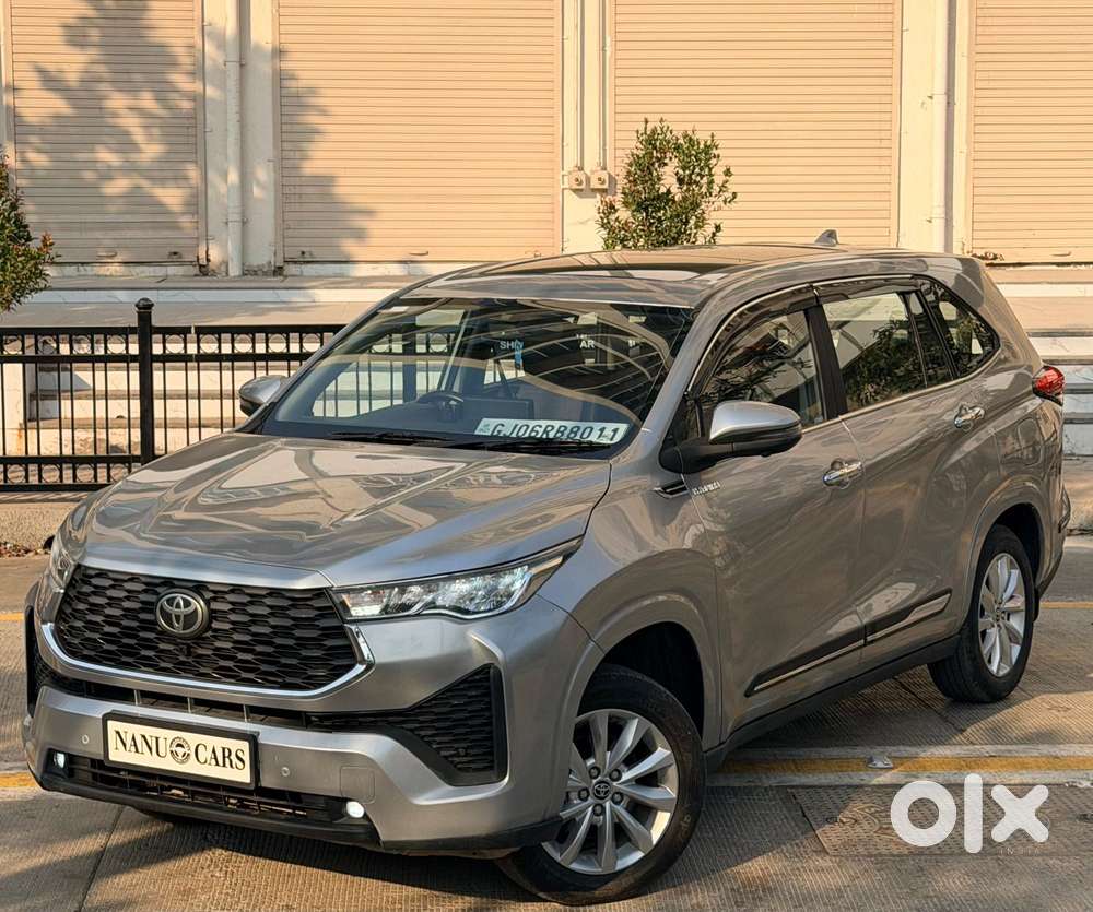 Toyota Innova Hycross