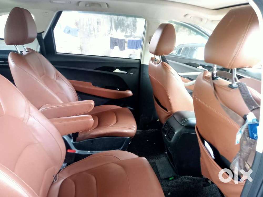 Hector Plus With Sunroof