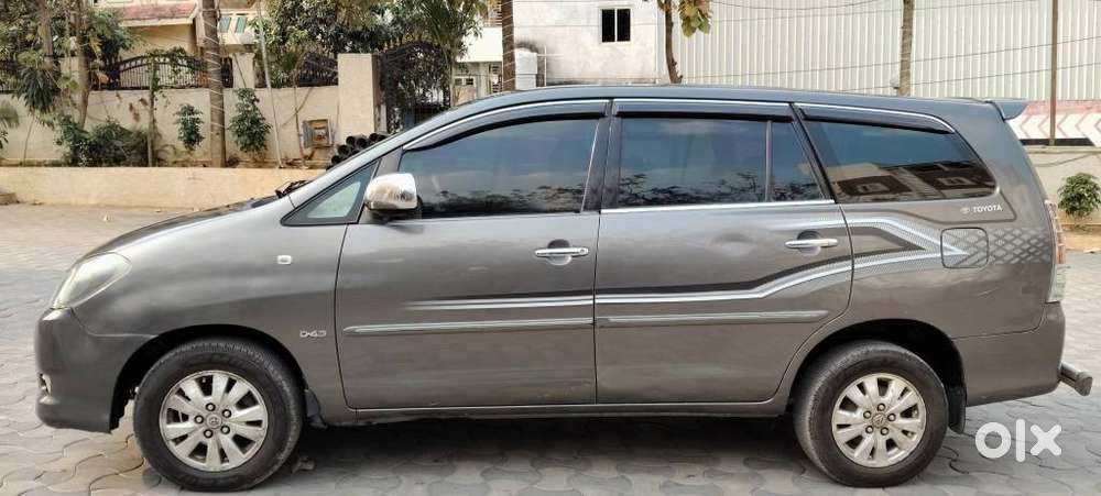 Toyota Innova 2004-2011 2.5 V Diesel 8-seater, 2009, Diesel