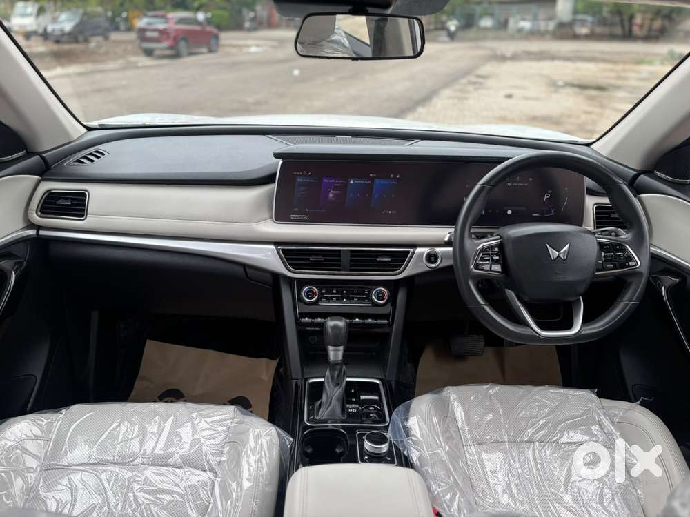 Mahindra Xuv700 2.0 Ax 7 Petrol At Luxury Pack Str, 2024, Petrol