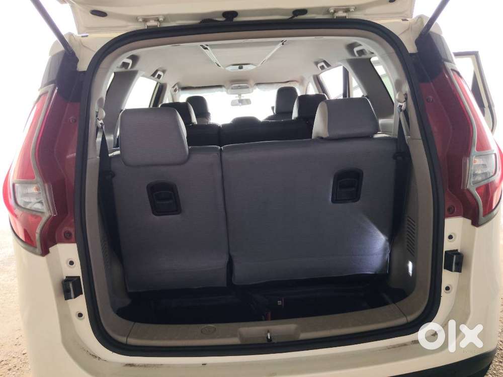 Mahindra Marazzo M6 2019 (pearl White)
