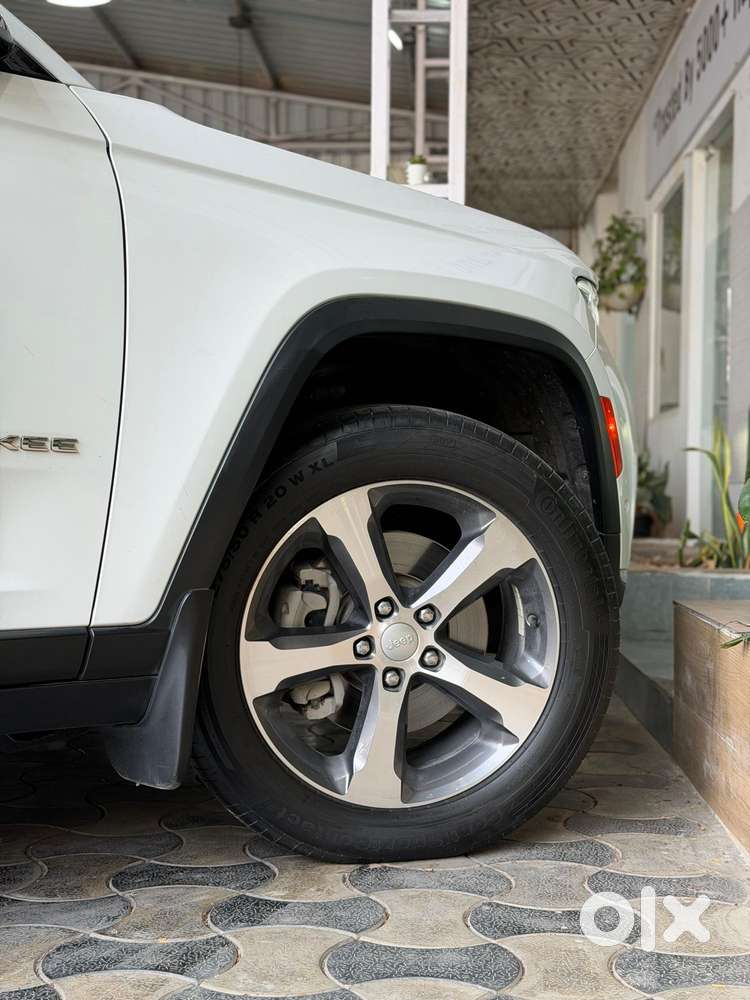Jeep Grand Cherokee Limited (o) 4x4 At, 2023, Petrol