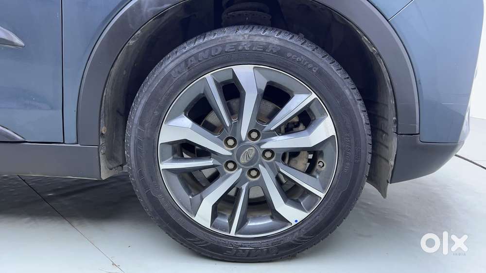 Mahindra Xuv300 1.2 W8 (o) Amt Petrol, 2021, Petrol