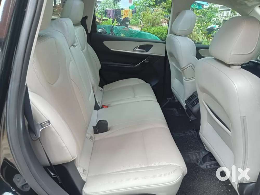Mahindra Xuv700 2.2 Ax 7 Diesel Mt Luxury Pack Str, 2025, Diesel