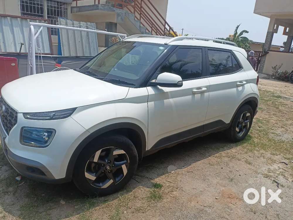 Hyundai New Venue 2020 Diesel 180000 Km Driven, Top