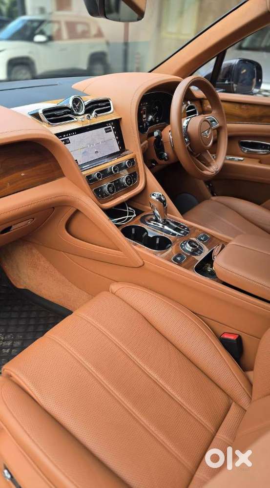Bentley Bentayga V8 Petrol, 2023, Petrol