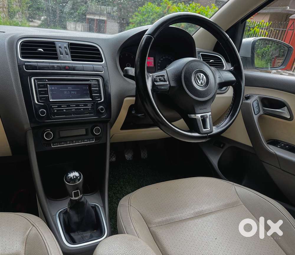 Volkswagen Vento 1.2 Highline Plus At 16 Alloy, 2015, Petrol