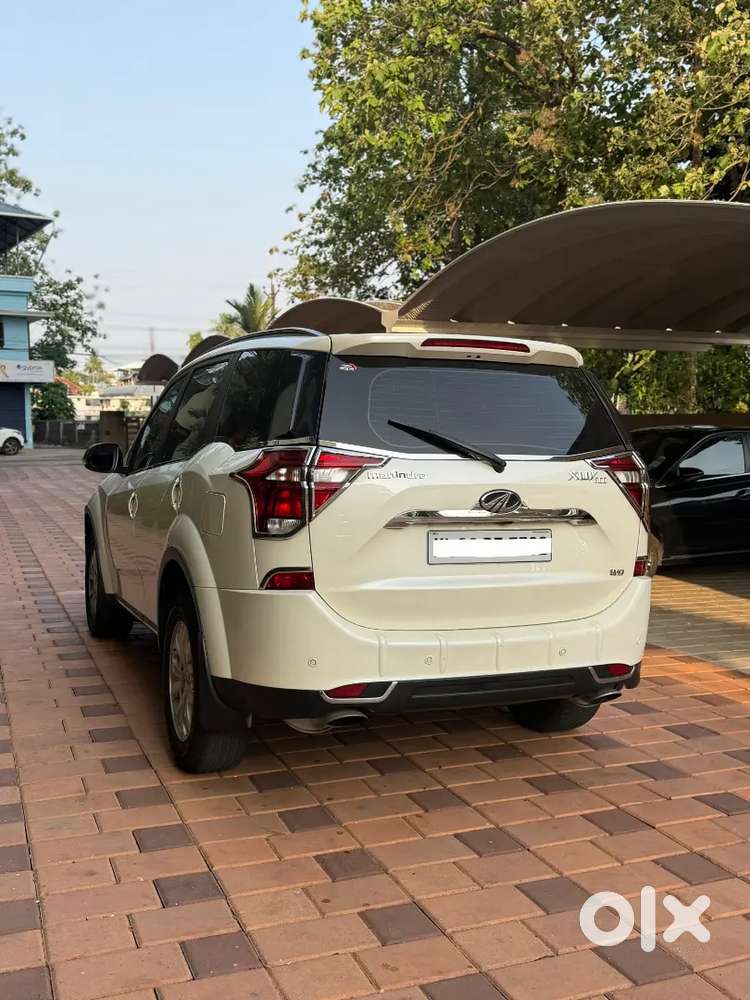 Mahindra Xuv500 W9 Diesel Manual Single Owner Sunroof 2018 Model
