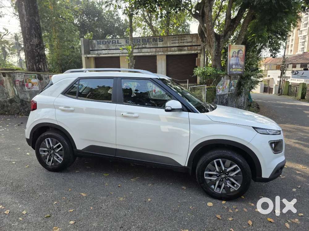Well Maintained Hyundai Venue 2022 Turbo Petrol Under Company Warranty