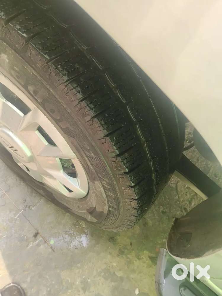 Mhindra Tuv300t6