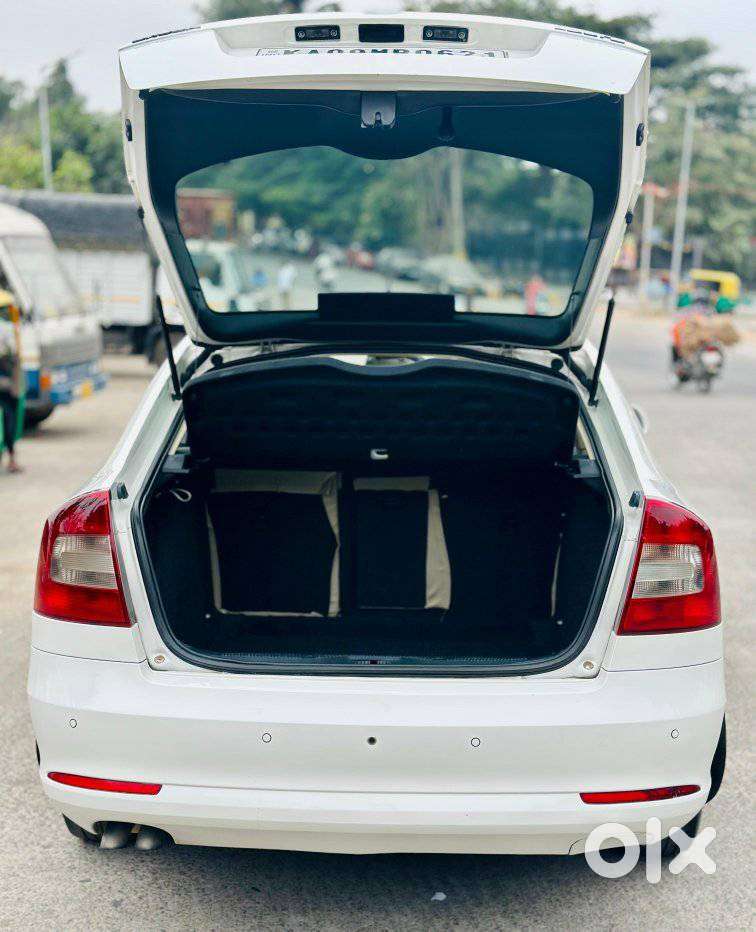 Skoda Laura Ambiente 2.0 Tdi Cr Manual, 2014, Diesel