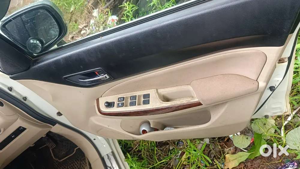 Maruti Suzuki Dzire 2017 Petrol 42000 Km Driven