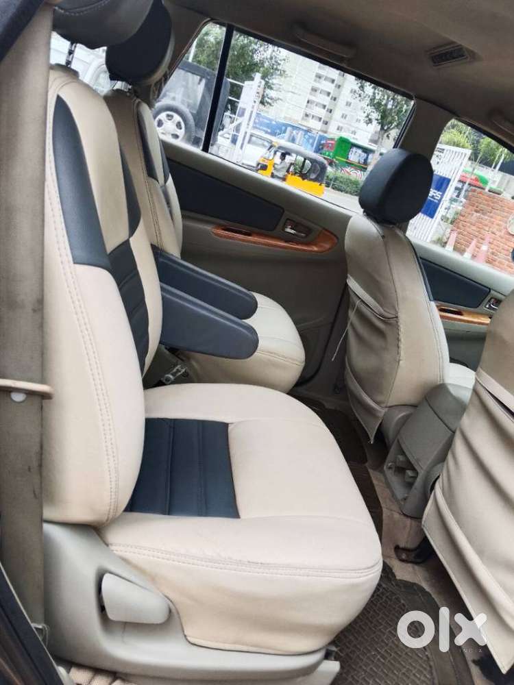 Toyota Innova 2.5 V 7 Str, 2010, Diesel