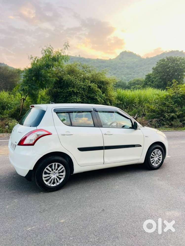 Maruti Suzuki Swift Vxi + Manual, 2012, Petrol