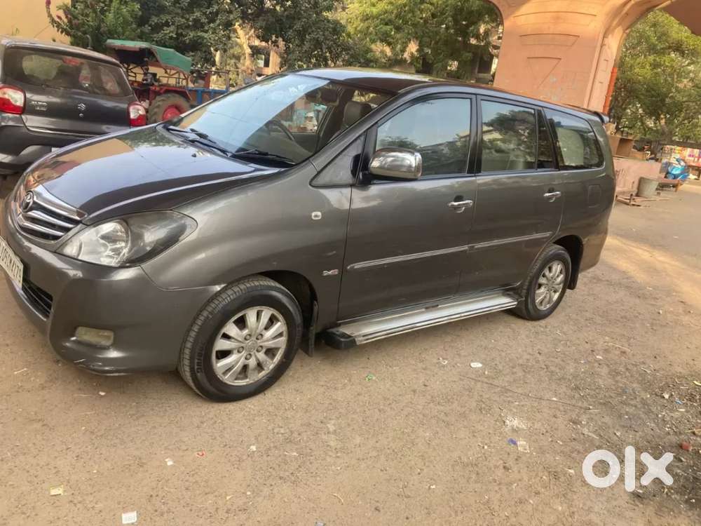 Toyota Innova 2.5 E 8 Str, 2010, Diesel