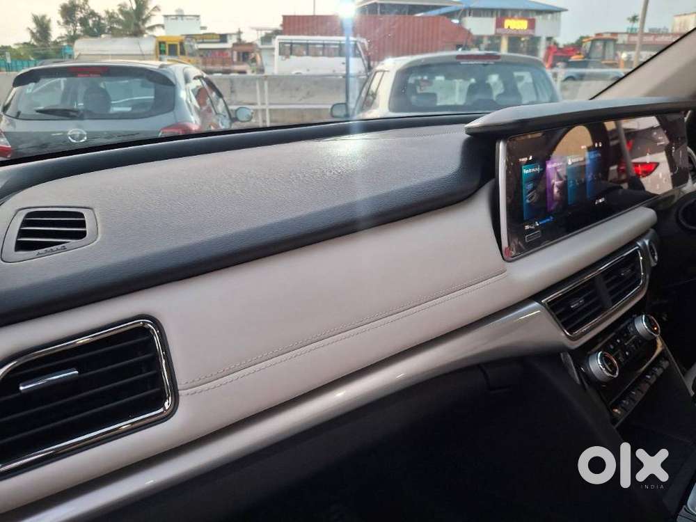 Mahindra Xuv700 2.2 Ax 7 Diesel At Luxury Pack Str Awd, 2025, Diesel