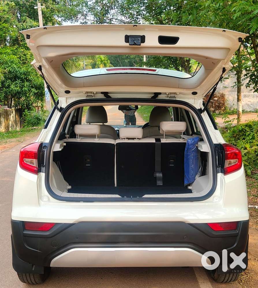 Mahindra Xuv300 1.2 W8 Amt Petrol, 2023, Petrol