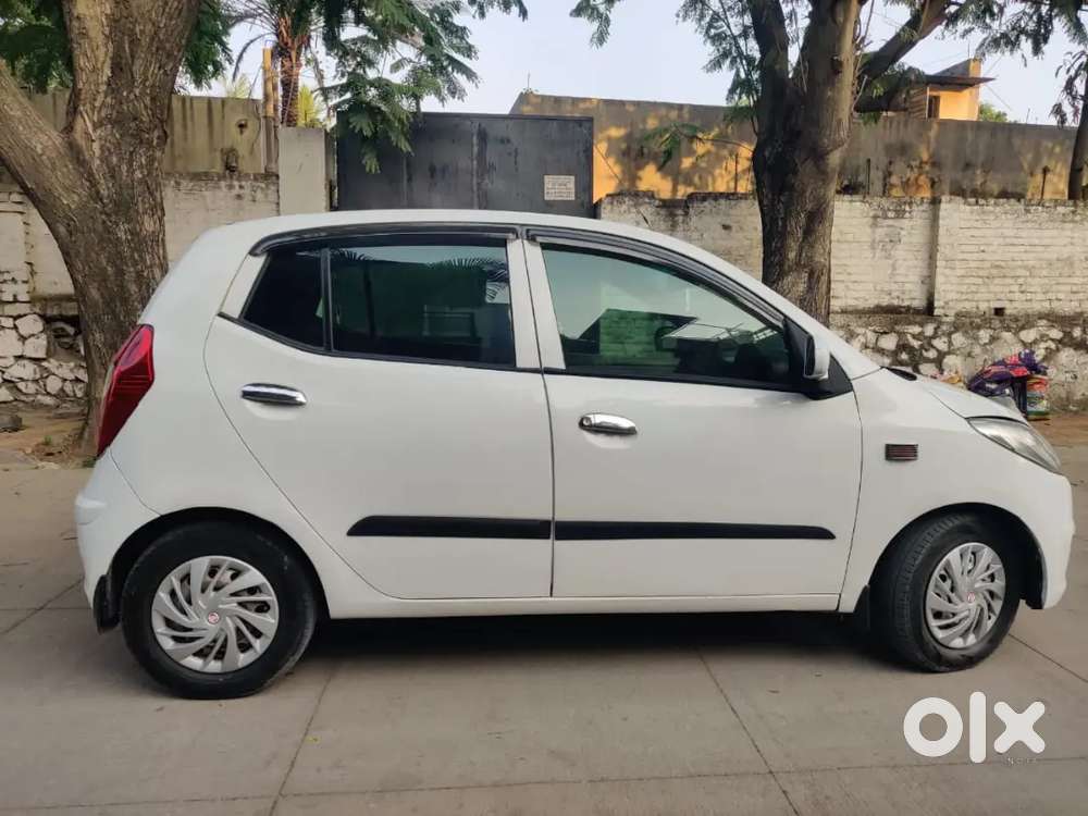 Hyundai I10 
Model 2016
Owner Second 
Fuel Cng Petrol 
Insurance Valid
