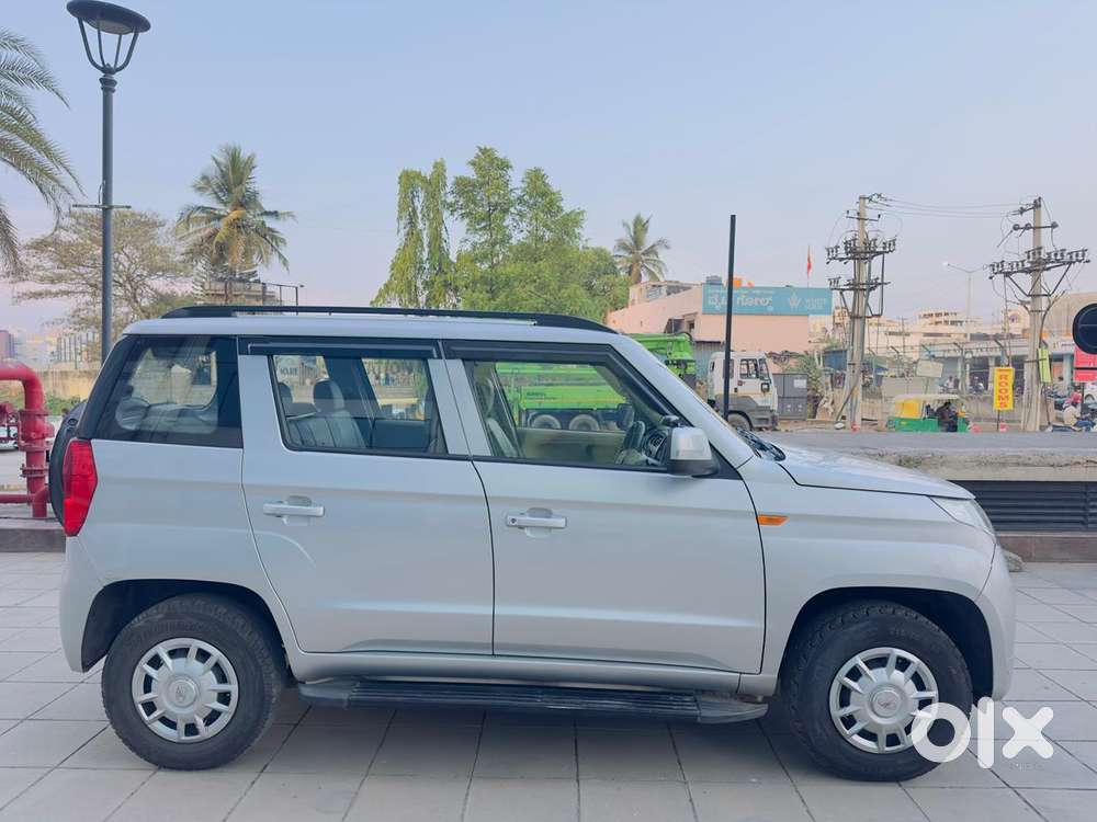 Mahindra Tuv 300 T6, 2016, Petrol