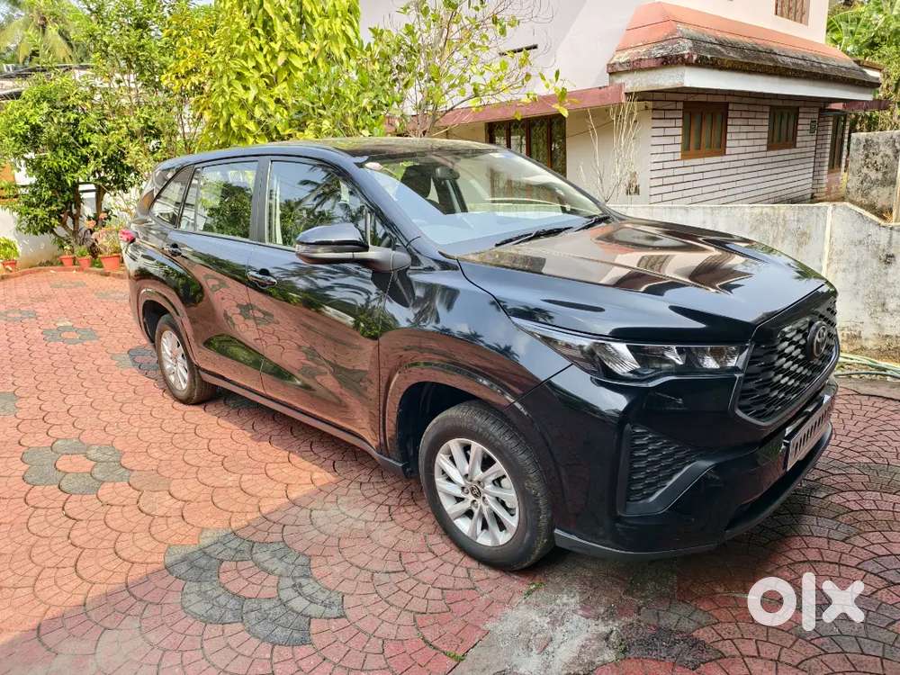 Toyota Innova Hycross 2024 Petrol Well Maintained