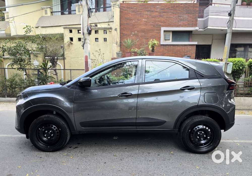 Tata Nexon Smart Plus1.2 Revotron Petrol 5 Mt, 2025, Petrol
