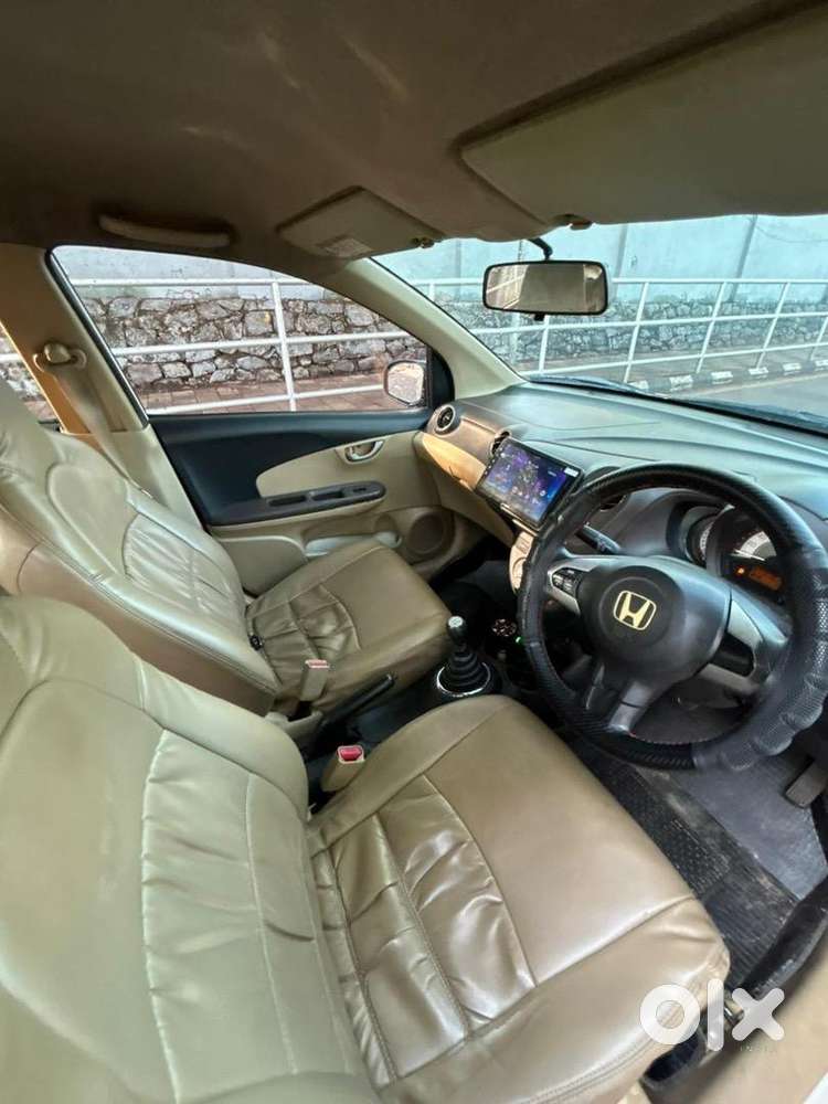 White Full Option V,a/c,power Steering,power Window And Alloy Wheels