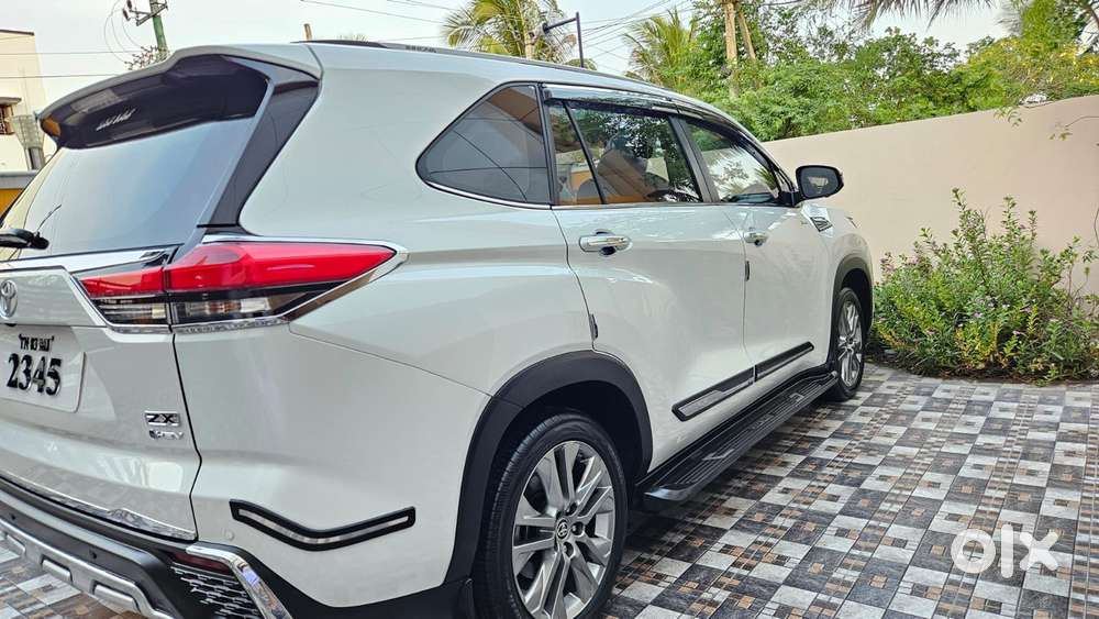 Toyota Innova Hycross 2.0 Zx Hybrid 7 Str, 2025, Petrol