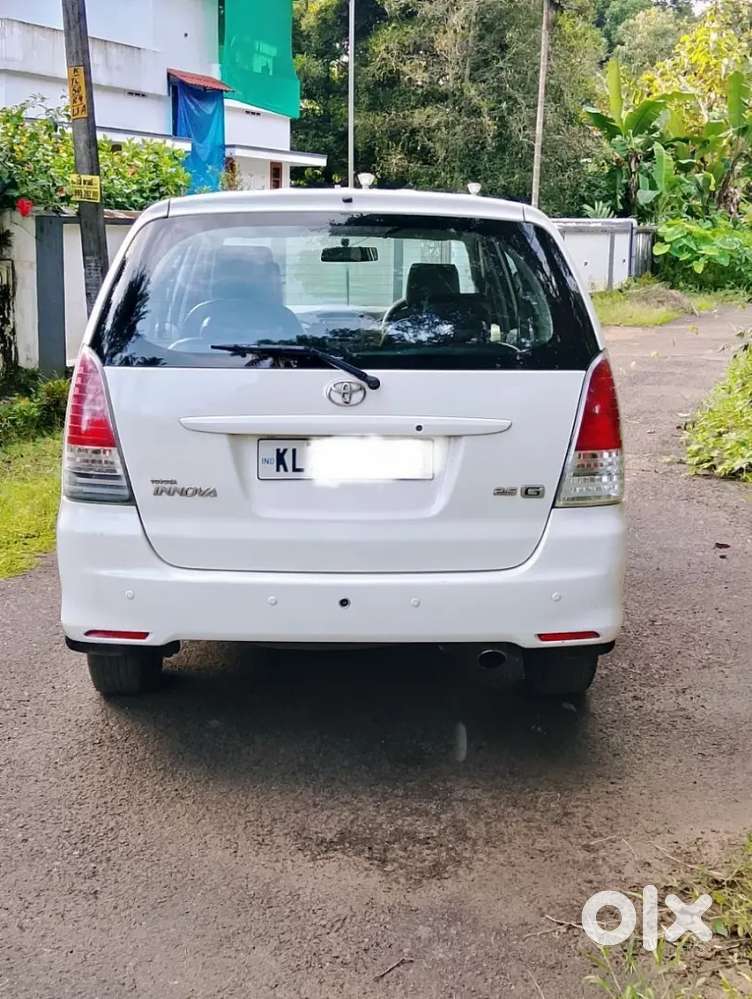 Toyota Innova 2011